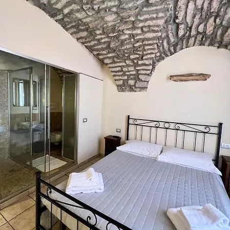 La Vecchia Torre בית הארחה בוסה